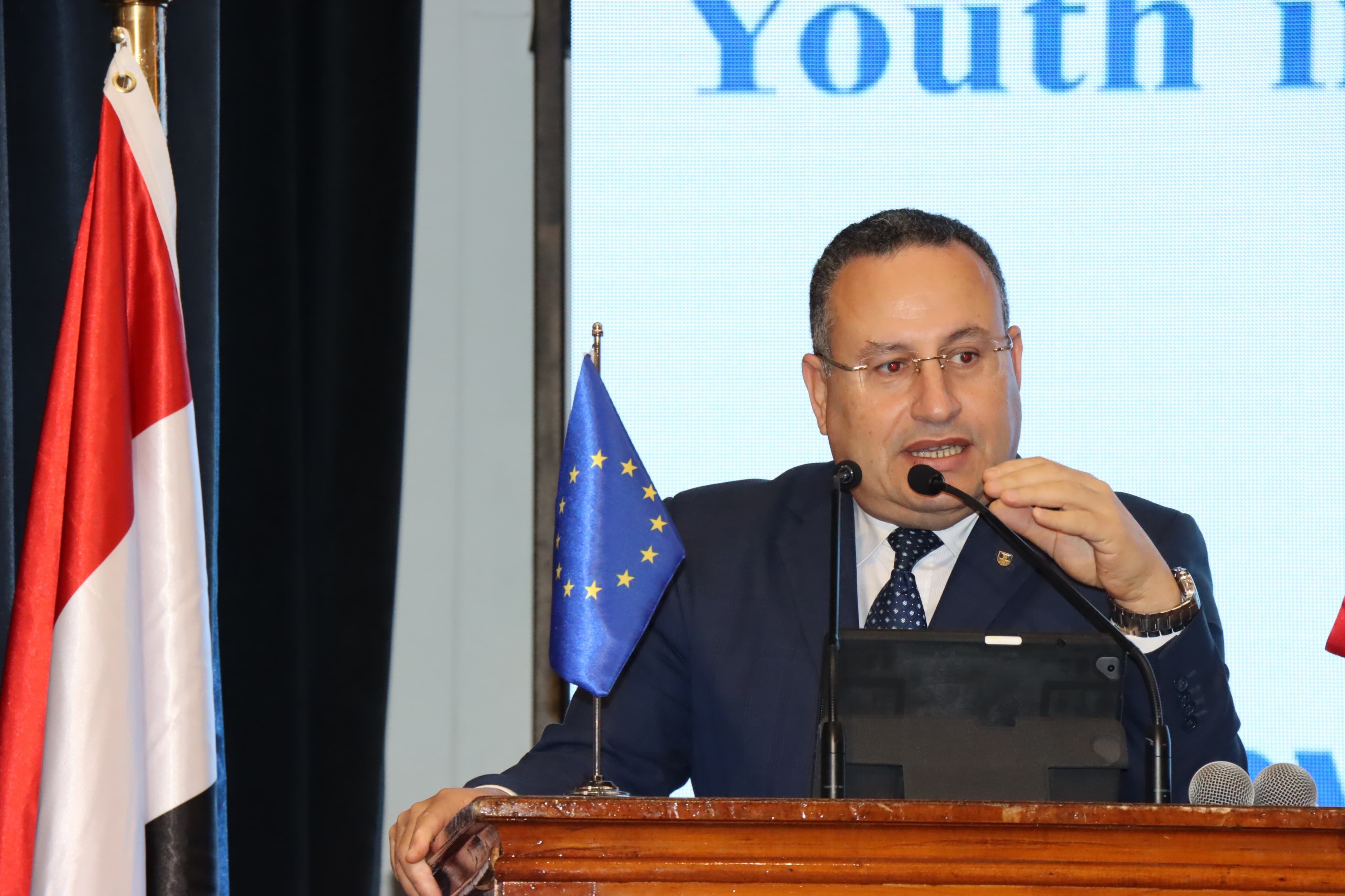 daa3f7f0 2425 4472 a8a1 544055cbce59